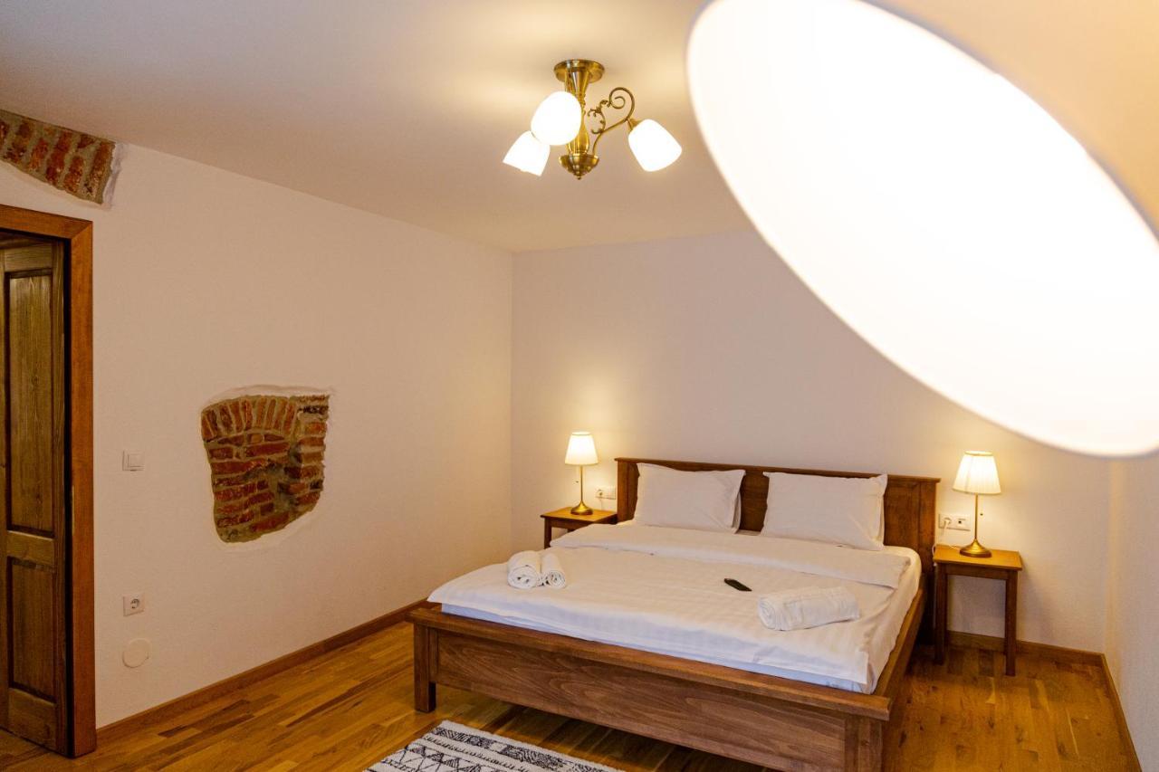 Stone Way Apartment Сібіу Екстер'єр фото
